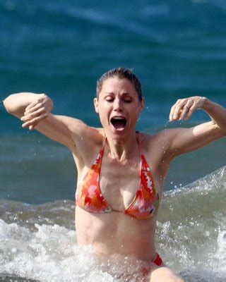 Julie Bowen Tits Slip And Posing Nude And In Bikini On Beach Porn Pictures Xxx Photos Sex
