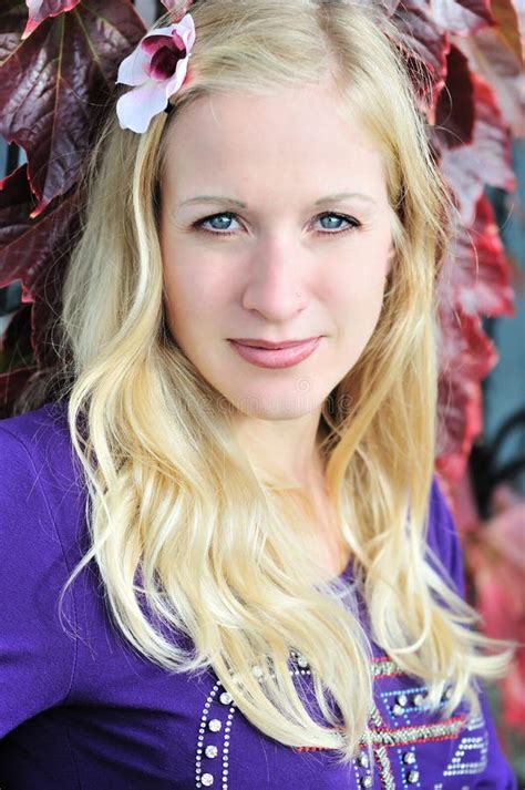Nat Rliche Blonde Frau Stockfoto Bild Von Nave Gl Ck