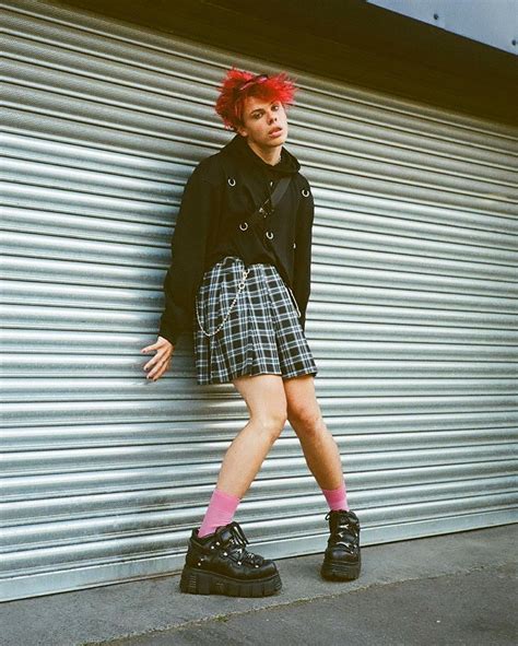 Мальчик в юбке