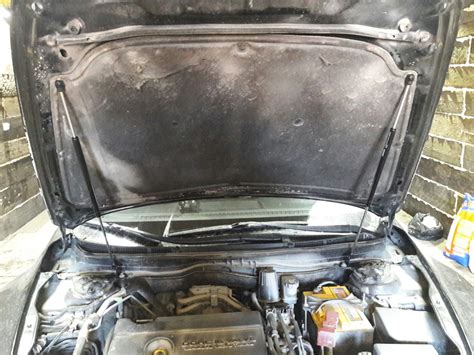 Правильные упоры капота — Mazda 6 (2G) GH, 2 л, 2008 года | другое | DRIVE2