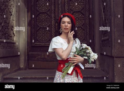 Summer Photo Session With A Stylish Brunette Stock Photo Alamy