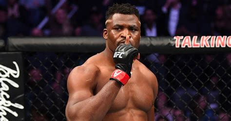 C Est Officiel Francis Ngannou Signe Au PFL Arts Martiaux Mixtes