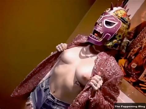 Miley Cyrus Nude Von Magazine Pics Enhanced Behind The Scenes