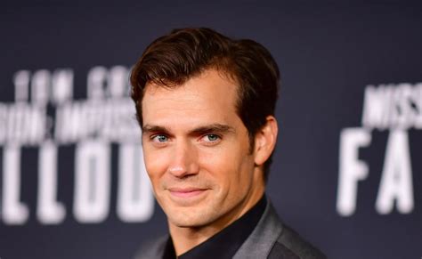 Private photos of Henry Cavill donning his Superman suit leak - Archynewsy