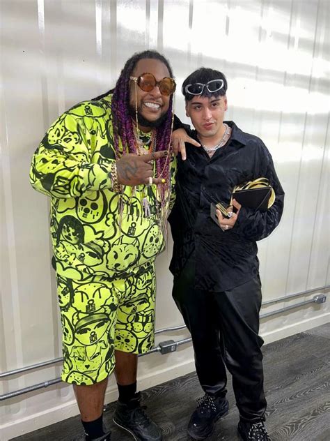 Camila Cabello En Diminuto Bikini En Capri