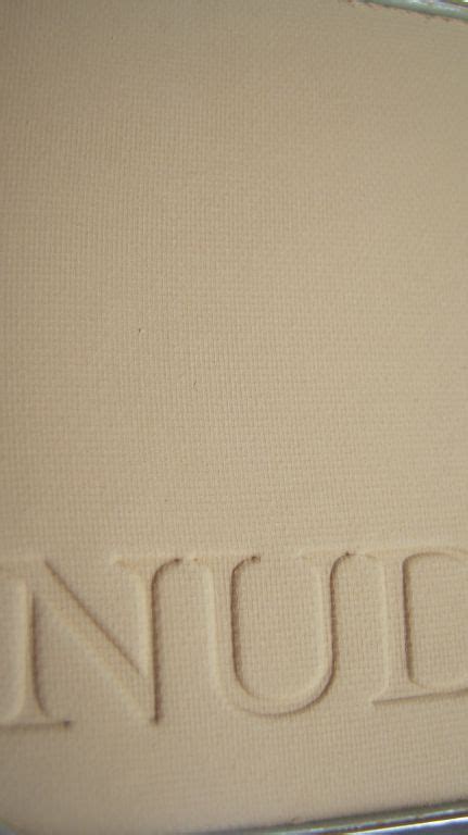 Компактная тональная основа пудра Diorskin Nude Compacte SPF 10 оттенок 020 Light beige от