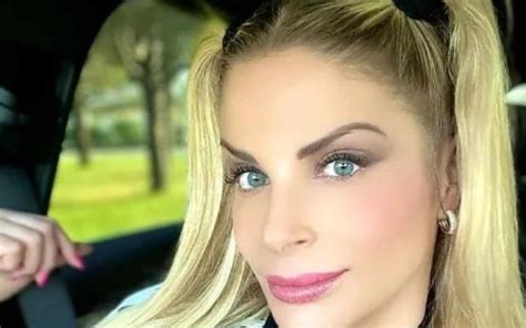 Francesca Cipriani Bikini Minimal Il Suo Seno Incontenibile