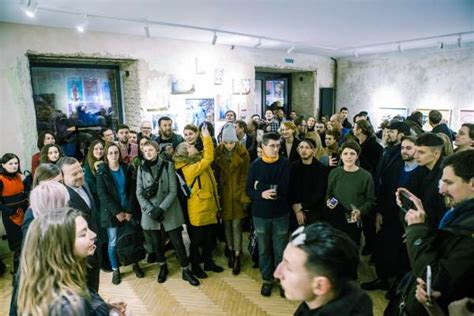 GALLERY THE NAKED ROOM