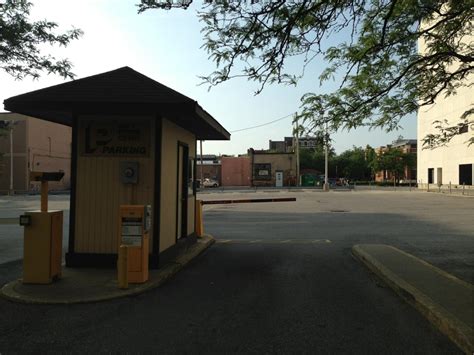 lot  parking  fort wayne parkme