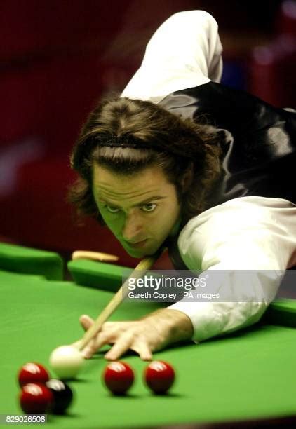 297 Ronnie Osullivan Stephen Hendry Photos & High Res Pictures - Getty ...