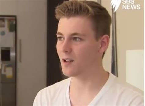 Estudiante se declara gay en escuela católica y esto pasó