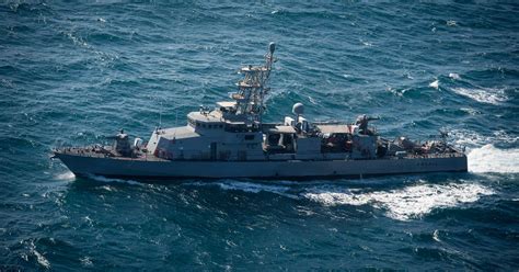 7 Iranian Vessels Harass Navy Ship In Gulf Us Officials Huffpost