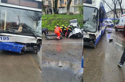 Trei Persoane Transportate La Spital In Stare Grava Dupa Ce O Toyota