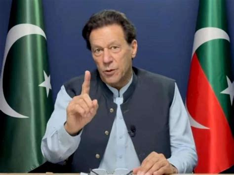 لاہور، تحریک انصاف کے چئیرمین عمران خان ویڈیو لنک کے ذریعے خطاب کر رہے ہیں۔