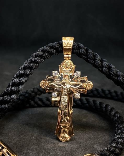 Нейлоновый шнур с золотыми вставками и замком + крест. ️вес: замок ...