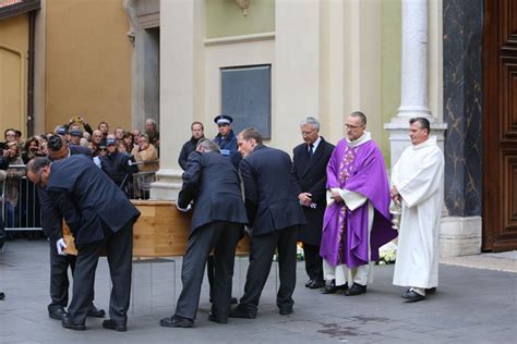 Photo Arriv E Du Cercueil De Georges Lautner Aux Obs Ques Du