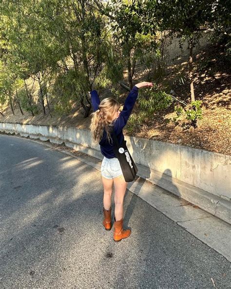 Back pose : Lulu Wilson : r/LuluWilsonActress