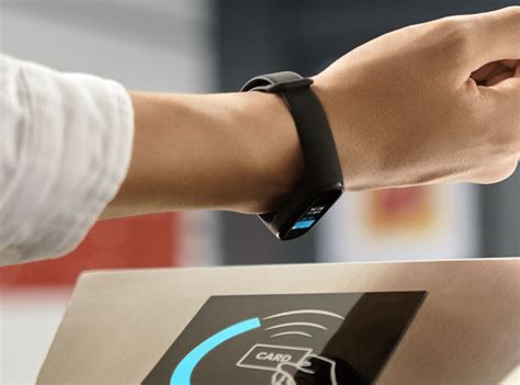 Обзор лучших фитнес браслетов с поддержкой NFC оплаты работающие в ...