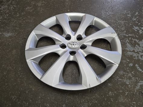 Toyota Oem Corolla Silver Lug Hub Cap Wheel Cover