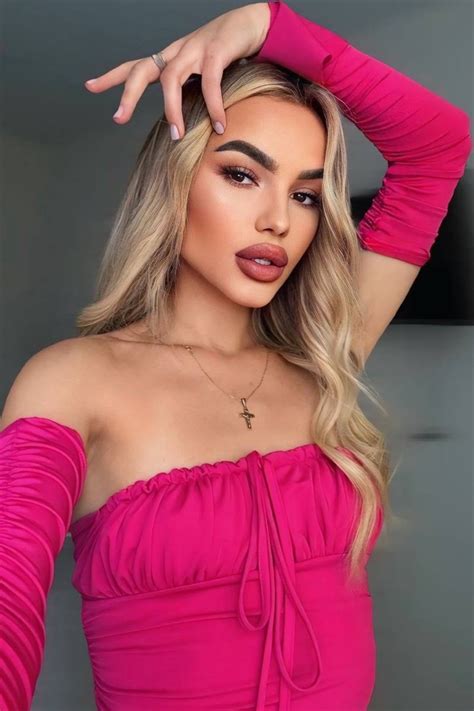 Beautiful Yulia Y O From Kharkov With Blonde Hair Id Ladadate