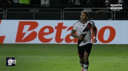 Em ano de transição JP perde espaço após sequência no Vasco e fica