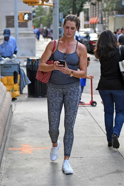 Brooke Shields MILF WOW Gallery