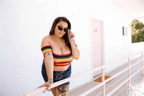 Dahlia Von Knight Black Bbw Starlet Iwcsociety By Iwantclips