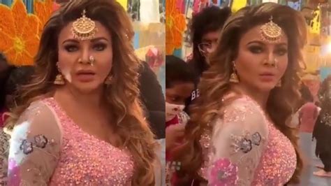 Video Rakhi Sawant Suffers Wardrobe Malfunction Before Holi