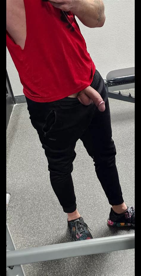 Gym Dick Nudes BonersInPublic NUDE PICS ORG