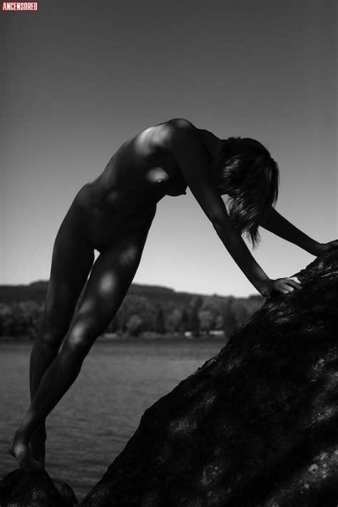 Naked Iselin Steiro Added By Covfefe