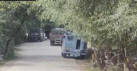 জম্মু-কাশ্মীরে বিচ্ছিন্নতাবাদীদের সঙ্গে সেনাবাহিনীর সংঘর্ষ