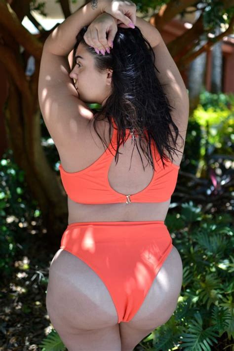 Sexy Nadia Aboulhosn Bikini Pics