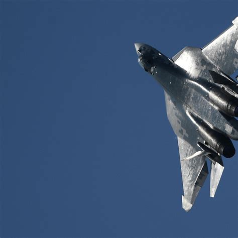 В России разработают новый двухместный Су-57