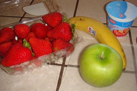 Gourmet Gibbs: Fruit and Yogurt Breakfast