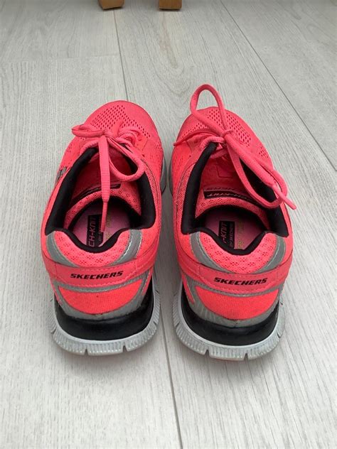 Ladies memory foam Skechers in LL11 Summerhill für £ 5,00 zum Verkauf ...