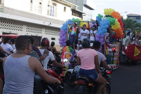 D A Del Orgullo Gay El Colorido Desfile En Iquitos Fotos Peru El Comercio Per