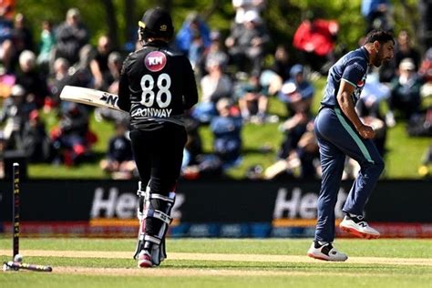 Haris Rauf Break The Bat Of Glenn Phillips In Nz Vs Pak Tri Series