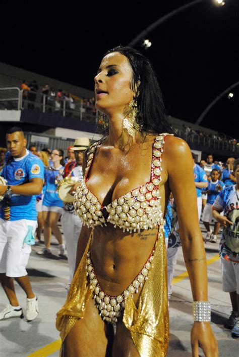 9 Hot Sexy Lorena Bueri Bikini Pics