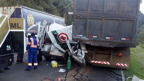 Blog Do Elói Turvo Batida Entre Caminhão E Ambulância Deixa 3 Mortos E