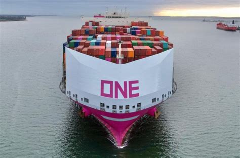 equips  mega container vessel  bow wind shield