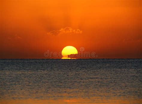 La Belleza Del Amanecer En Balis Beach Imagen De Archivo Imagen De