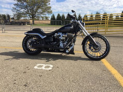 Harley Davidson Breakout Specs