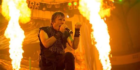 Foto Iron Maiden Sukses Buat Ari Lasso Jatuh Cinta Pada Musik Metal