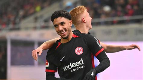 Eintracht Frankfurt Feiert Sch Tzenfest In Heidenheim Und Ist Erster