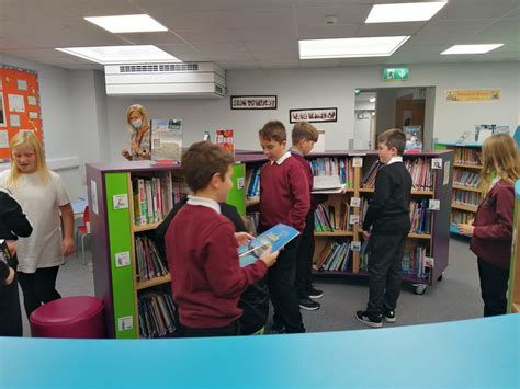 Millbank Primary School pupils visiting new library | Moray Council News