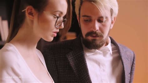 Hot Babe Gets Dicked Down By Two Hard Cocks