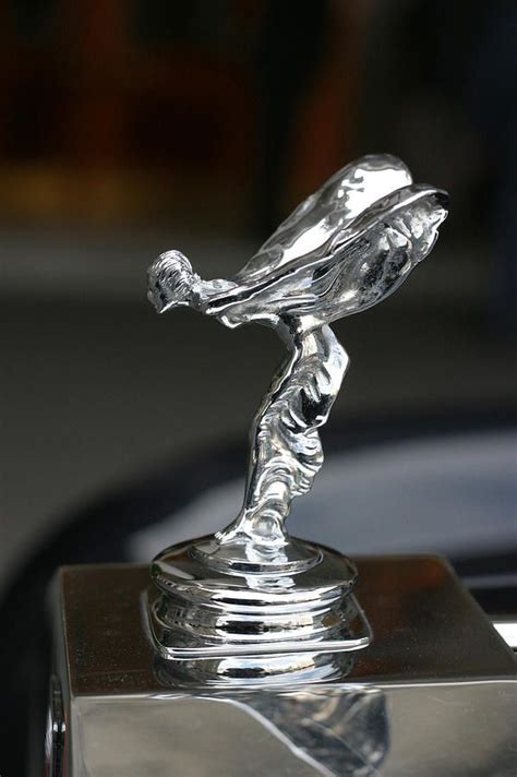 Rolls Royce Emblem On Car : Rolls Royce Emblem High Resolution Stock ...