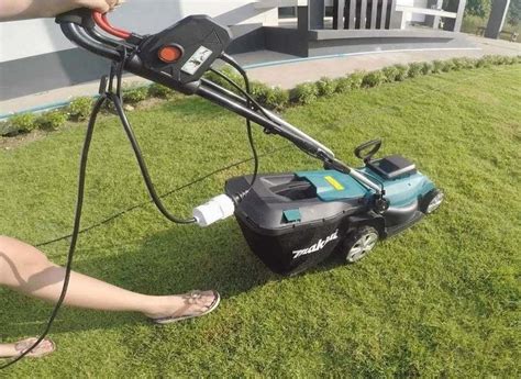 Kosiarka elektryczna MAKITA ELM3720, 1400 W - Makita | Sklep EMPIK.COM