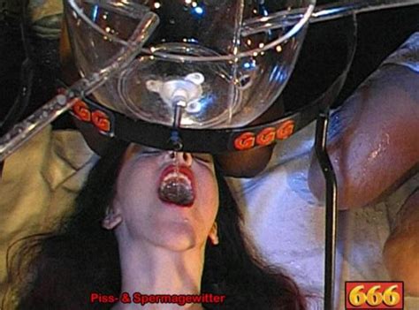666 Piss Snapshots With Kathy And Annette Schwarz 001 Porn Pic