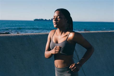 The Case For Running Naked Ditch The Electronics For A Happier Healthier Run Gearjunkie